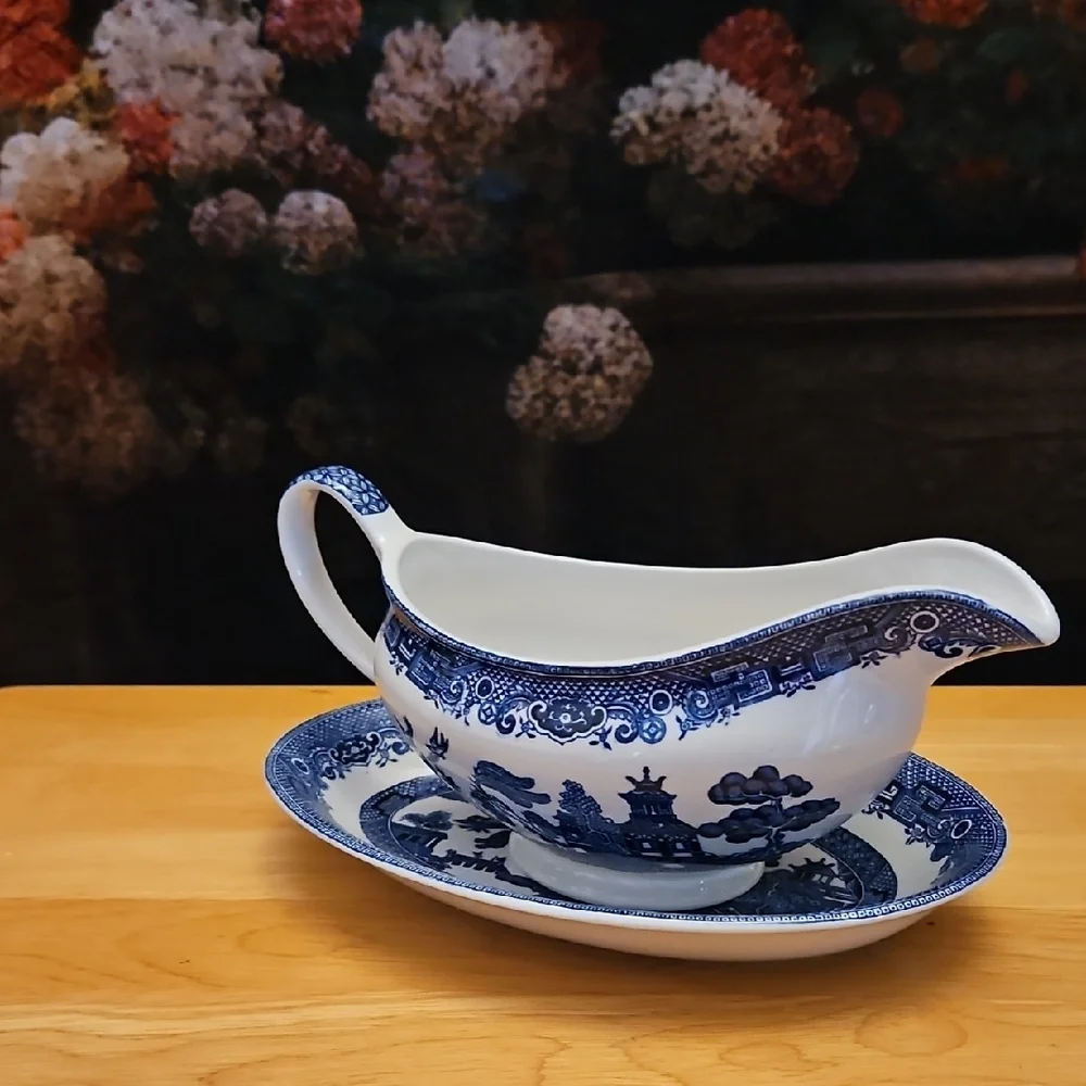 Johnson Brothers Blue and White Gravy Boat with Saucer - Picture 15 of 16